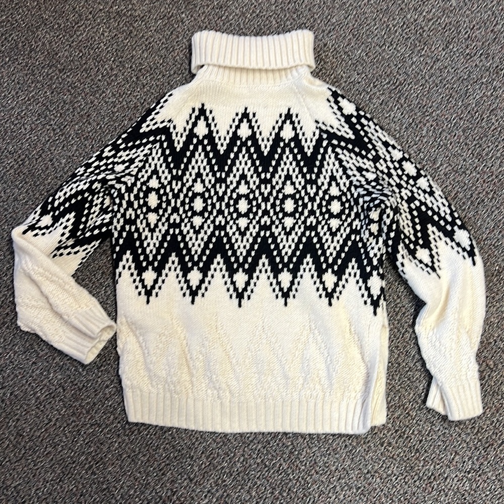 Cozy H&M Black and Cream Turtleneck